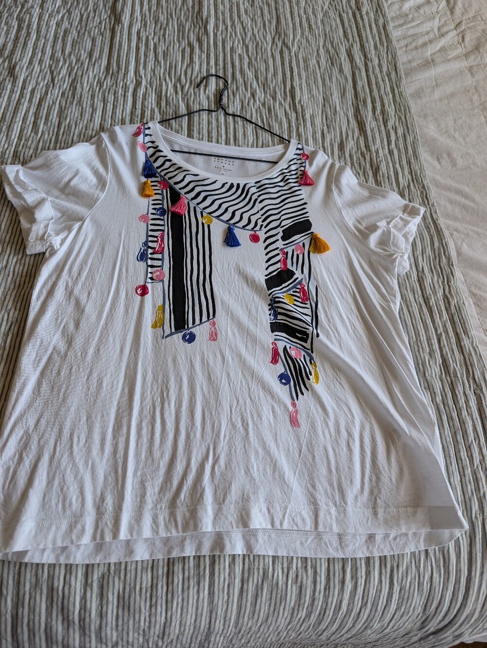 Kate Spade White With Tassels Scarf Print Tee Shirt Size XL - Picture 2 of 5